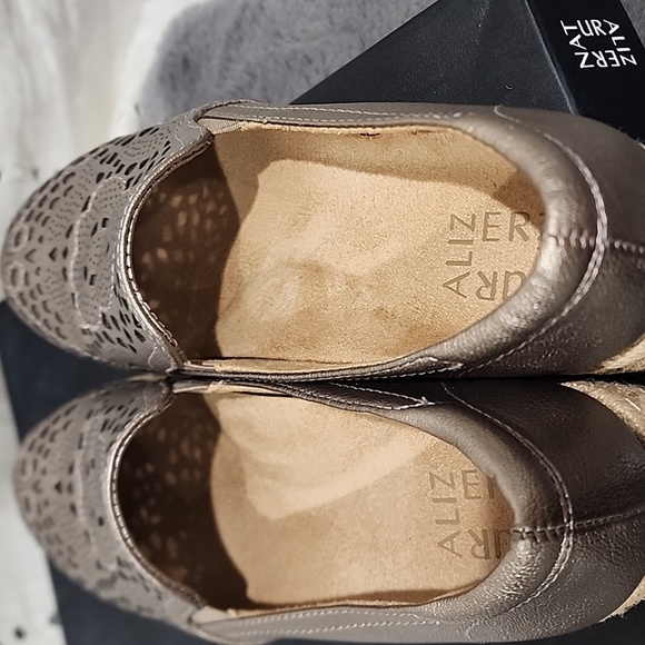 EUC! Naturalizer Whitley 2 LIght Bronze Platform Slip-on Shoes Size 6 - Picture 6 of 6